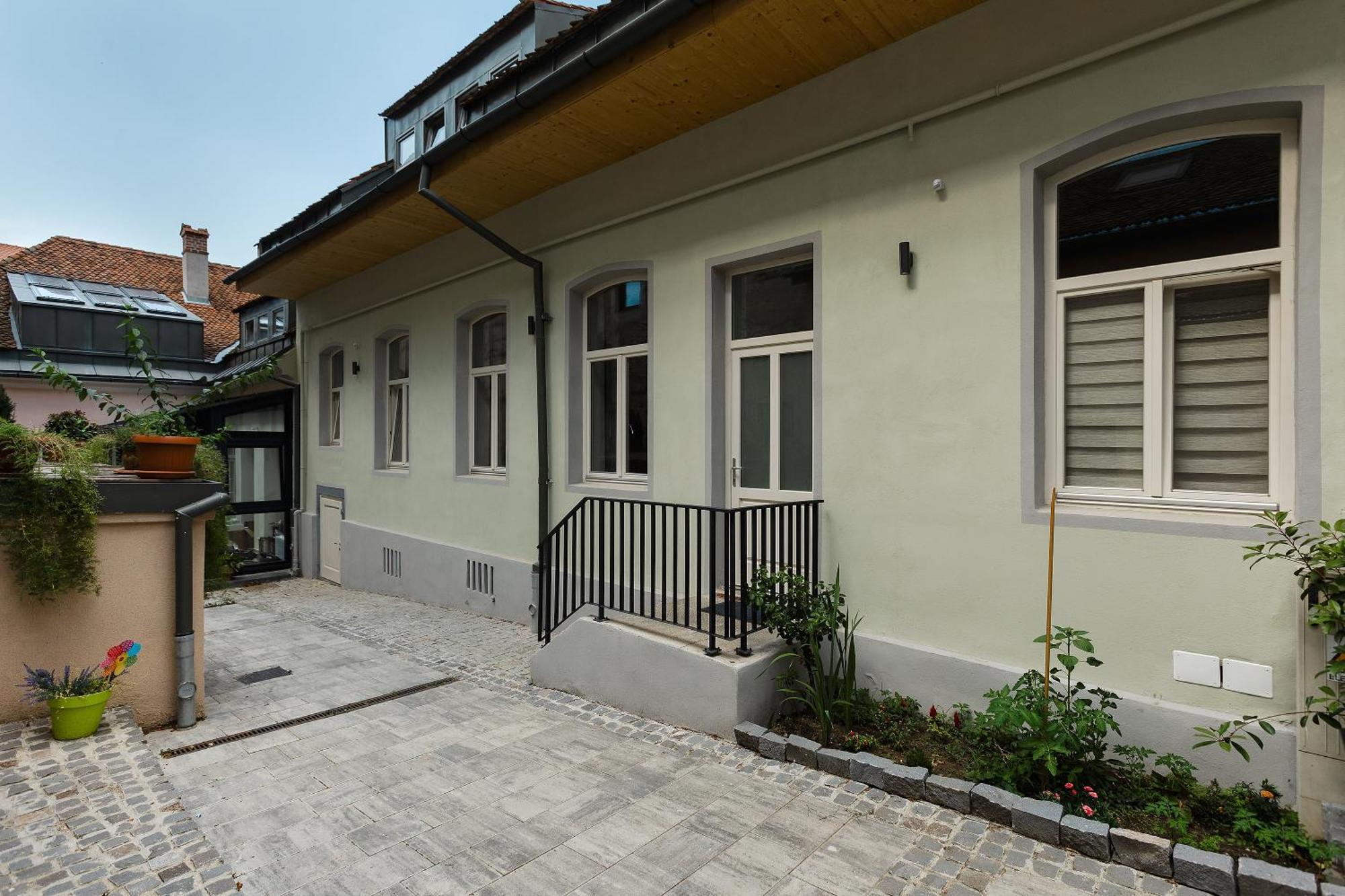 House 66 Aparthotel Brasov Ngoại thất bức ảnh
