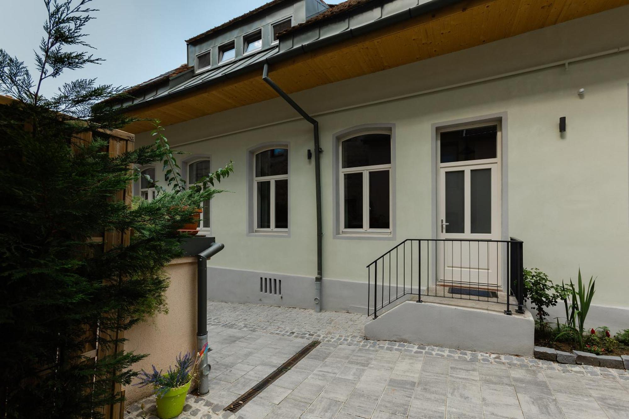 House 66 Aparthotel Brasov Ngoại thất bức ảnh